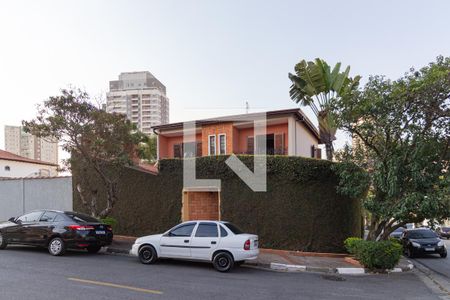 Casa para alugar com 299m², 4 quartos e 6 vagasFachada