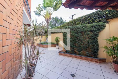 Casa para alugar com 299m², 4 quartos e 6 vagasQuintal