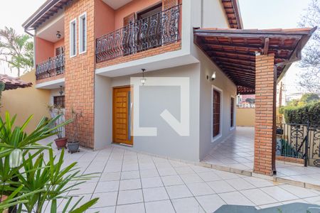 Casa para alugar com 299m², 4 quartos e 6 vagasQuintal