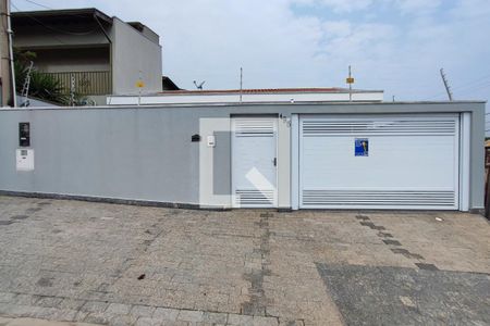 Casa à venda com 164m², 3 quartos e 2 vagas Casa à venda com 164m², 3 quartos e 2 vagasFachada