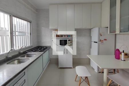 Casa à venda com 164m², 3 quartos e 2 vagas Casa à venda com 164m², 3 quartos e 2 vagasCozinha