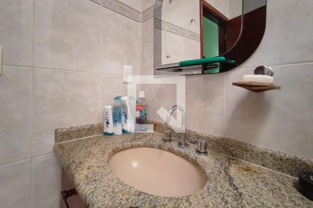 Casa à venda com 164m², 3 quartos e 2 vagas Casa à venda com 164m², 3 quartos e 2 vagasBanheiro Social