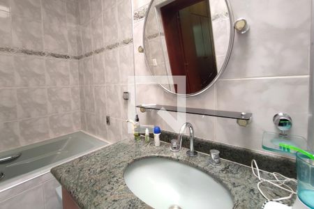 Casa à venda com 164m², 3 quartos e 2 vagas Casa à venda com 164m², 3 quartos e 2 vagasBanheiro Suíte