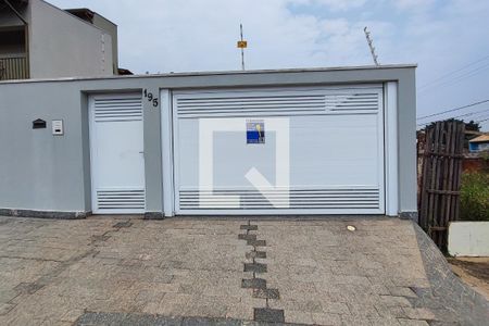 Casa à venda com 164m², 3 quartos e 2 vagas Casa à venda com 164m², 3 quartos e 2 vagasPLACA