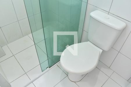 Banheiro de apartamento para alugar com 1 quarto, 32m² em Portão, Curitiba