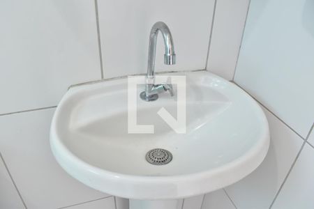 Banheiro de apartamento para alugar com 1 quarto, 32m² em Portão, Curitiba