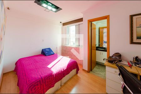 Apartamento à venda com 245m², 4 quartos e 4 vagasSuíte 2