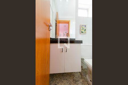 Apartamento à venda com 245m², 4 quartos e 4 vagasBanheiro suíte 2