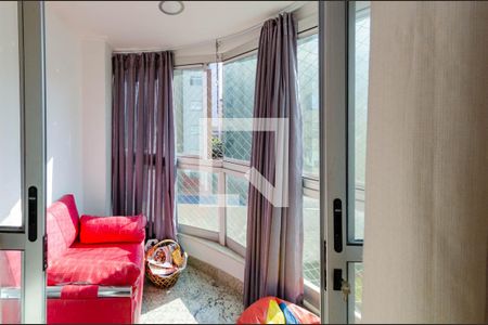 Apartamento à venda com 245m², 4 quartos e 4 vagasVaranda