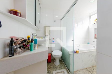 Apartamento à venda com 245m², 4 quartos e 4 vagasBanheiro suíte 4