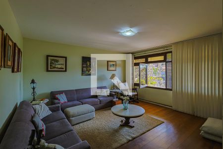 Casa à venda com 497m², 5 quartos e 6 vagasSala