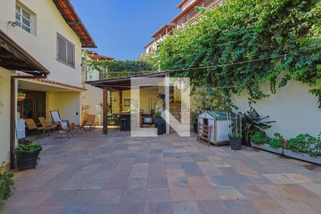 Casa à venda com 497m², 5 quartos e 6 vagasÁrea comum