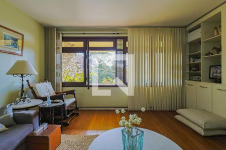 Casa à venda com 497m², 5 quartos e 6 vagasSala