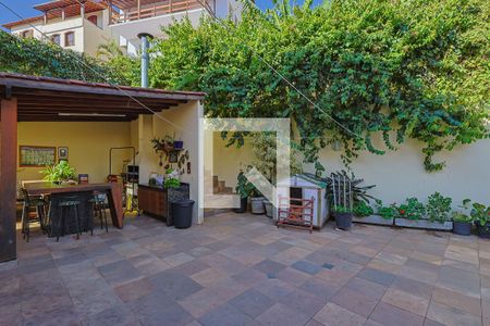 Casa à venda com 497m², 5 quartos e 6 vagasÁrea comum