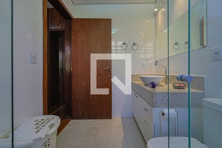 Casa à venda com 497m², 5 quartos e 6 vagasBanheiro - Quarto 3