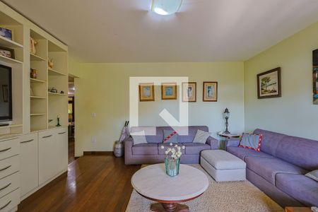 Casa à venda com 497m², 5 quartos e 6 vagasSala