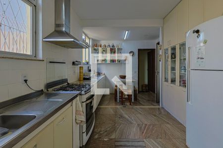 Casa à venda com 497m², 5 quartos e 6 vagasCozinha