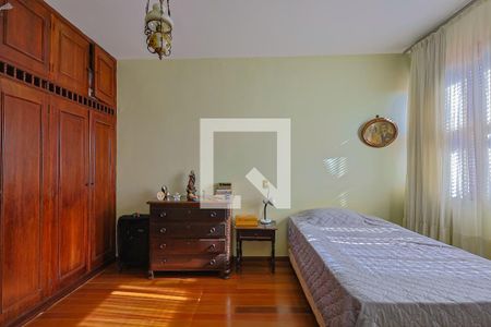 Casa à venda com 497m², 5 quartos e 6 vagasQuarto 2