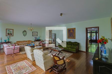 Casa à venda com 497m², 5 quartos e 6 vagasSala