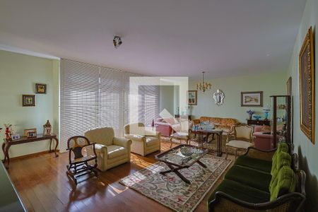 Casa à venda com 497m², 5 quartos e 6 vagasSala