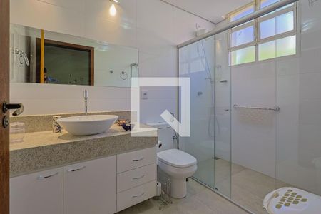 Casa à venda com 497m², 5 quartos e 6 vagasBanheiro - Quarto 3