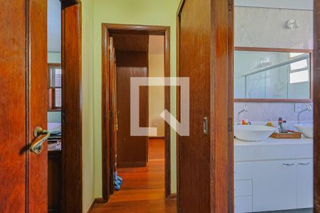 Casa à venda com 497m², 5 quartos e 6 vagasCorredor