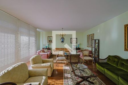 Casa à venda com 497m², 5 quartos e 6 vagasSala