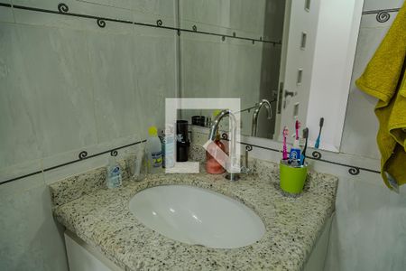 Apartamento à venda com 131m², 3 quartos e 1 vaga Apartamento à venda com 131m², 3 quartos e 1 vagaBanheiro da Suíte - Pia