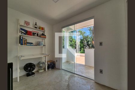 Casa de condomínio para alugar com 130m², 2 quartos e 2 vagas Casa de condomínio para alugar com 130m², 2 quartos e 2 vagasHall