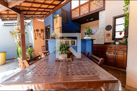 Casa de condomínio à venda com 220m², 3 quartos e 2 vagas Casa de condomínio à venda com 220m², 3 quartos e 2 vagasCobertura