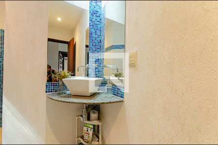 Casa de condomínio à venda com 220m², 3 quartos e 2 vagas Casa de condomínio à venda com 220m², 3 quartos e 2 vagasBanheiro 2