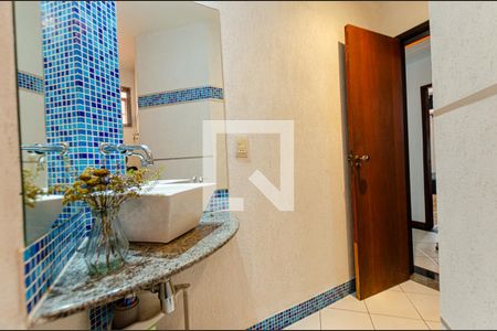 Casa de condomínio à venda com 220m², 3 quartos e 2 vagas Casa de condomínio à venda com 220m², 3 quartos e 2 vagasBanheiro 2