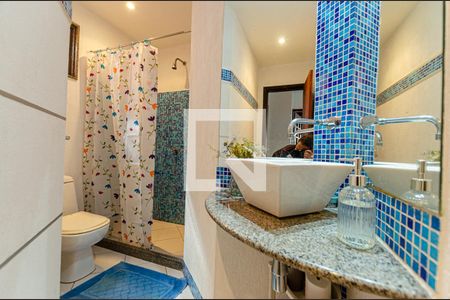 Casa de condomínio à venda com 220m², 3 quartos e 2 vagas Casa de condomínio à venda com 220m², 3 quartos e 2 vagasBanheiro 2