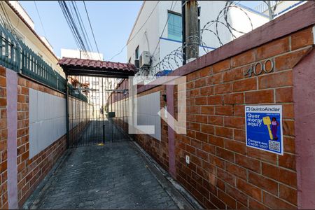 Casa de condomínio à venda com 220m², 3 quartos e 2 vagas Casa de condomínio à venda com 220m², 3 quartos e 2 vagasFachada