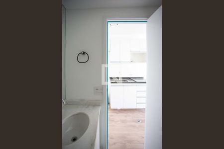 Banheiro de kitnet/studio para alugar com 1 quarto, 25m² em Mirandópolis, São Paulo