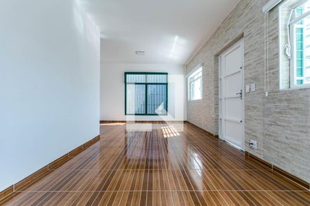 Casa para alugar com 2 quartos, 220m² em Vila Mogilar, Mogi das Cruzes