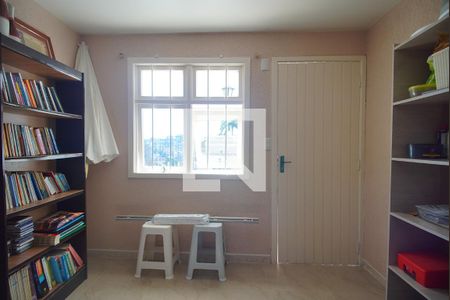 Casa à venda com 377m², 4 quartos e 2 vagasEscritório