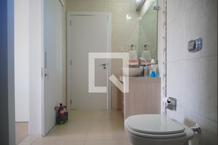 Casa à venda com 377m², 4 quartos e 2 vagasBanheiro da Suíte 2