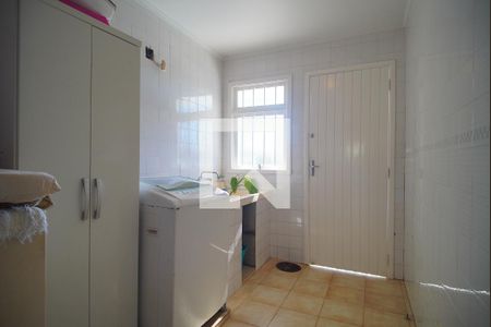 Casa à venda com 377m², 4 quartos e 2 vagasLavanderia