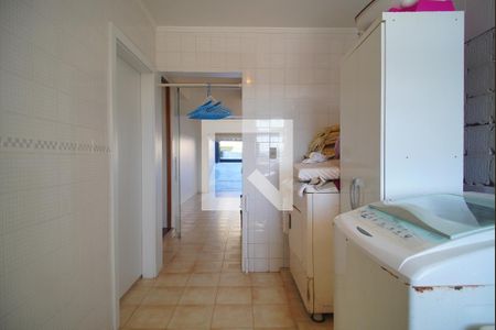 Casa à venda com 377m², 4 quartos e 2 vagasLavanderia