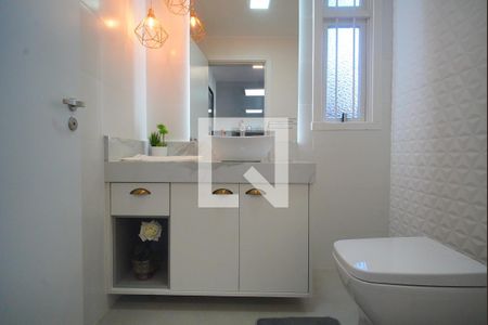 Casa à venda com 377m², 4 quartos e 2 vagasLavabo