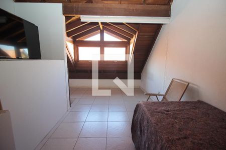 Casa de condomínio à venda com 80m², 2 quartos e 2 vagas Casa de condomínio à venda com 80m², 2 quartos e 2 vagasSótão da casa