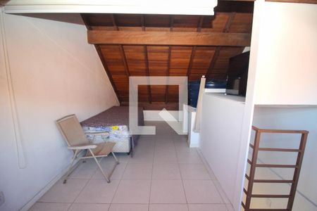 Casa de condomínio à venda com 80m², 2 quartos e 2 vagas Casa de condomínio à venda com 80m², 2 quartos e 2 vagasSótão da casa