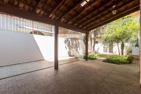 Casa para alugar com 199m², 4 quartos e 2 vagas Casa para alugar com 199m², 4 quartos e 2 vagasQuintal dos Fundos/Área de Serviço
