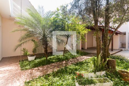 Quintal dos Fundos de casa para alugar com 4 quartos, 199m² em Vila Idalina, Poá