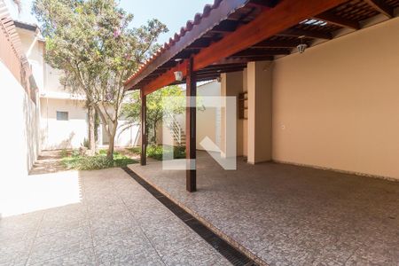Casa para alugar com 199m², 4 quartos e 2 vagas Casa para alugar com 199m², 4 quartos e 2 vagasQuintal dos Fundos/Área de Serviço