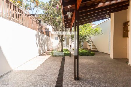 Casa para alugar com 199m², 4 quartos e 2 vagas Casa para alugar com 199m², 4 quartos e 2 vagasQuintal dos Fundos/Área de Serviço