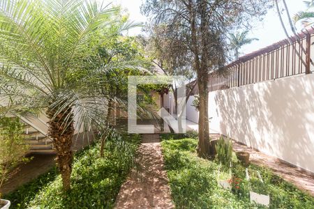 Casa para alugar com 199m², 4 quartos e 2 vagas Casa para alugar com 199m², 4 quartos e 2 vagasQuintal dos Fundos