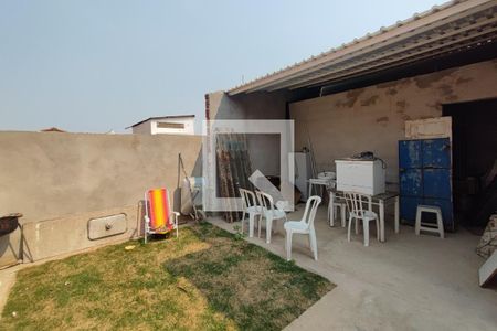 Casa à venda com 250m², 3 quartos e 2 vagas Casa à venda com 250m², 3 quartos e 2 vagasQuintal - Garagem
