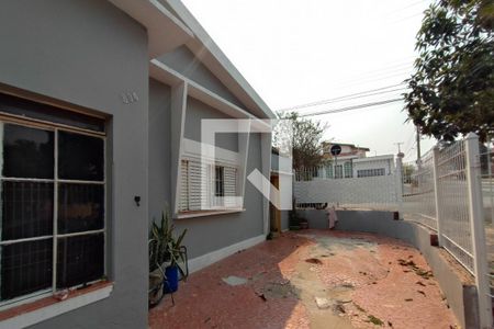 Casa à venda com 250m², 3 quartos e 2 vagas Casa à venda com 250m², 3 quartos e 2 vagasQuintal - Garagem